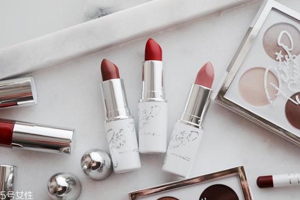 mac派大星合作限量款口紅有幾個(gè)色號(hào)？試色展示