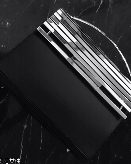 eddie borgo包包多少錢？一秒解決撞包尷尬