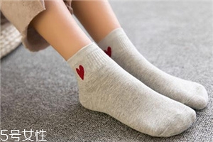 襪子能放在洗衣機洗嗎？襪子最好手洗