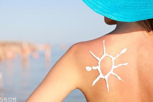 防曬霜倍數(shù)高就不會曬黑嗎？不防水再高也沒用