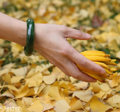 玉手鐲斷了怎么修復？玉手鐲佩戴要當心