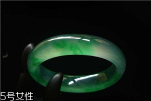 玉手鐲取不下來怎么辦？小妙招輕松取下玉手鐲