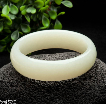 玉手鐲可以戴著睡覺嗎？玉手鐲有助于睡眠