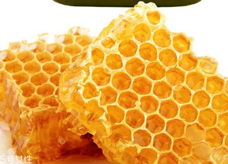 蜂巢蜜的蜂蠟?zāi)艹詥?可以食用 蜂巢蜜的蜂蠟?zāi)艹詥?可以食用
