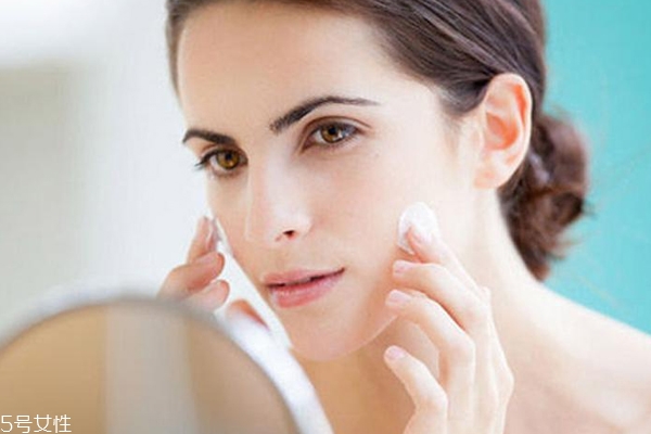 為什么會(huì)顏值不穩(wěn)定 這3個(gè)習(xí)慣在破壞你的顏值 為什么會(huì)顏值不穩(wěn)定 這3個(gè)習(xí)慣在破壞你的顏值