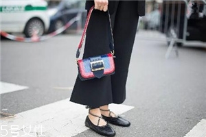 芭蕾舞鞋怎么搭配？這樣穿顯瘦又時髦