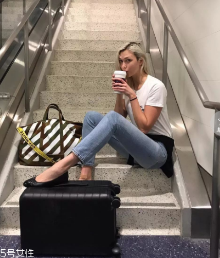 芭蕾舞鞋怎么搭配？這樣穿顯瘦又時髦