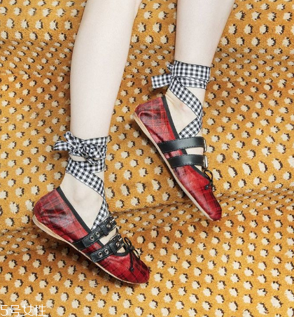 芭蕾舞鞋怎么搭配？這樣穿顯瘦又時髦