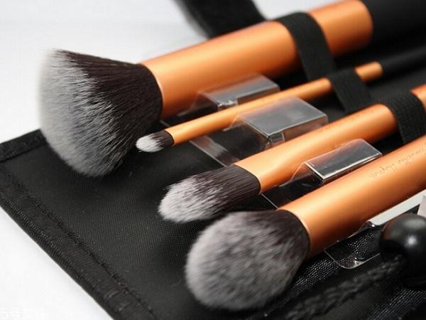 新手用什么工具上妝 三種上妝方式的優(yōu)劣勢(shì)