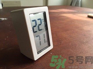 家里地板返潮怎么辦？墻上流水是怎么回事？