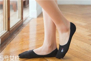 襪子上的膠怎么去除？教你幾招去除膠漬