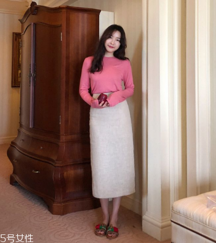 長(zhǎng)袖t恤怎么搭配？屬于你的最佳出門穿搭