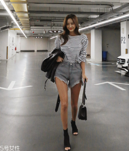 長(zhǎng)袖t恤怎么搭配？屬于你的最佳出門穿搭