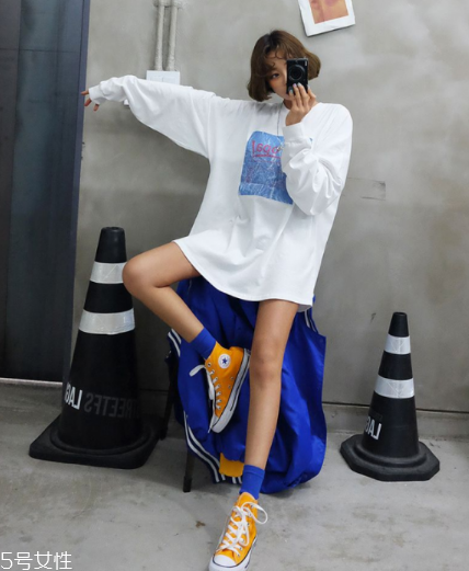 長(zhǎng)袖t恤怎么搭配？屬于你的最佳出門穿搭