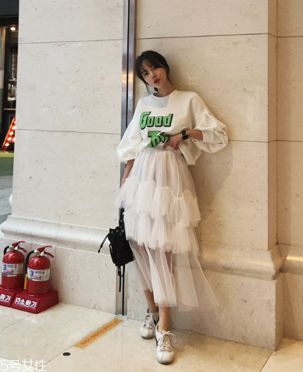 長(zhǎng)袖t恤怎么搭配？屬于你的最佳出門穿搭