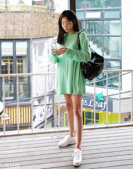 長(zhǎng)袖t恤怎么搭配？屬于你的最佳出門穿搭