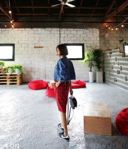 紅色連衣裙搭配什么外套？最時尚氣質(zhì)的穿搭