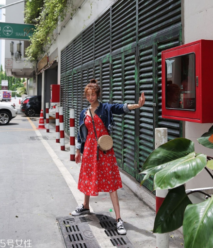 紅色連衣裙搭配什么外套？最時尚氣質(zhì)的穿搭