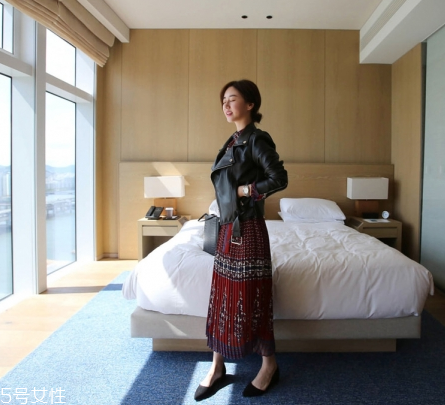 紅色連衣裙搭配什么外套？最時尚氣質(zhì)的穿搭