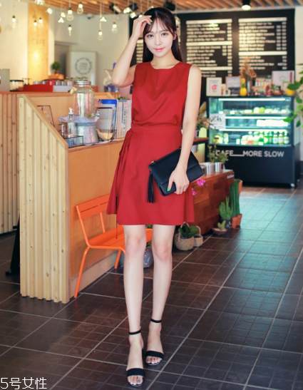 紅色連衣裙搭配什么外套？最時尚氣質(zhì)的穿搭