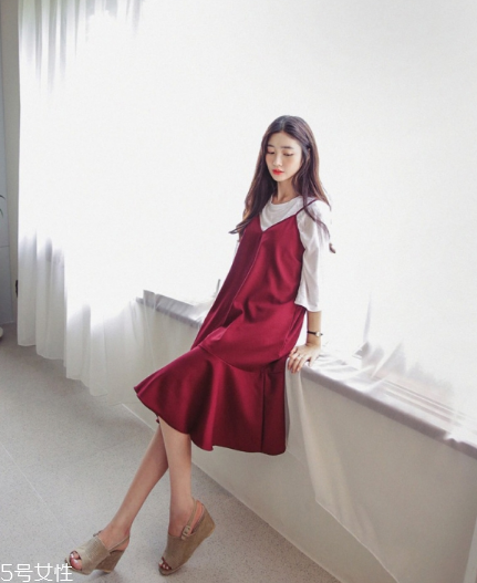 紅色連衣裙搭配什么外套？最時尚氣質(zhì)的穿搭