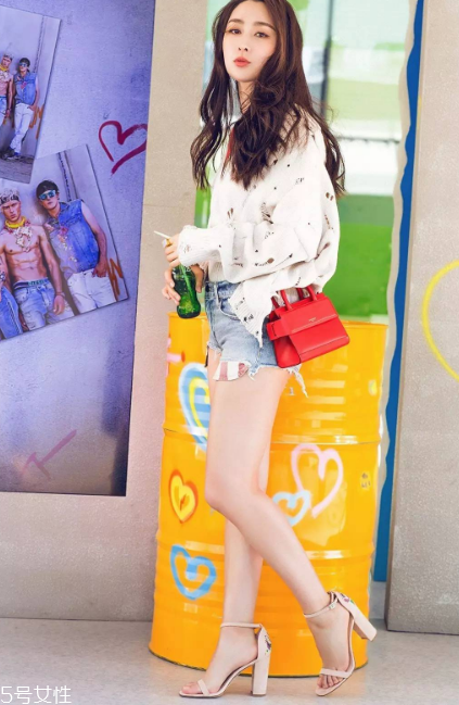 charles keith鞋子多少錢？鞋包界的快時(shí)尚