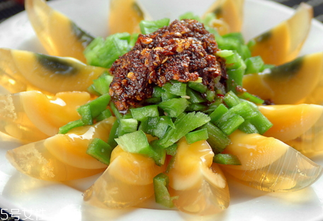 松花皮蛋怎么做好吃 涼拌起來很好吃 松花皮蛋怎么做好吃 涼拌起來很好吃