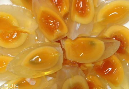 松花皮蛋怎么做好吃 涼拌起來很好吃 松花皮蛋怎么做好吃 涼拌起來很好吃