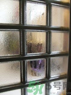 家里地板返潮怎么辦？墻上流水是怎么回事？