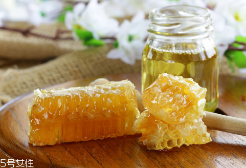 角質(zhì)層薄用什么面膜 保濕成分好的護膚品是關(guān)鍵