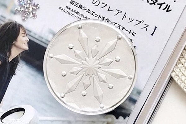 雪肌精cc粉餅多少錢(qián) 粉芯粉盒粉撲一套價(jià)格