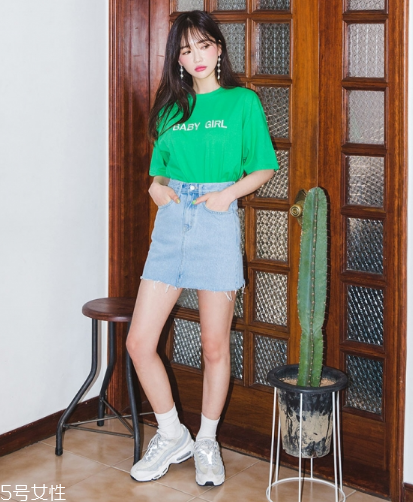 t恤上的鉆掉了怎么辦？用膠粘上去