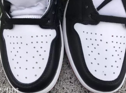 aj 1黑腳趾真假對(duì)比 aj1黑腳趾真品原來(lái)這樣鑒定