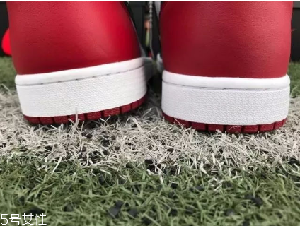 aj 1黑腳趾真假對(duì)比 aj1黑腳趾真品原來(lái)這樣鑒定