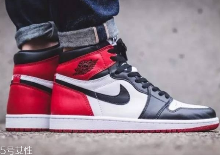 aj 1黑腳趾真假對(duì)比 aj1黑腳趾真品原來(lái)這樣鑒定