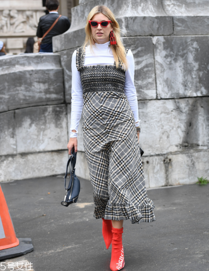 連衣裙里面怎么搭配？堪稱遮肉神器