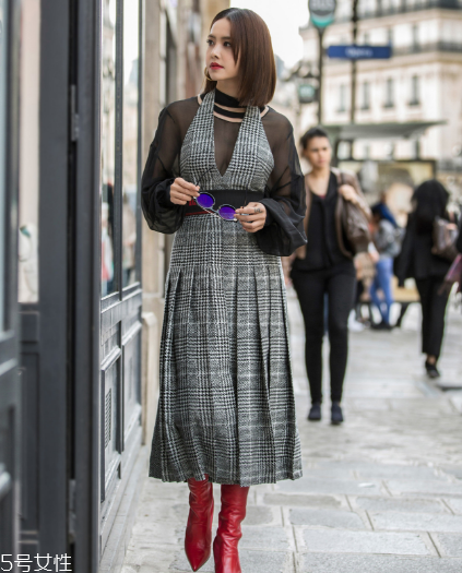 連衣裙里面怎么搭配？堪稱遮肉神器