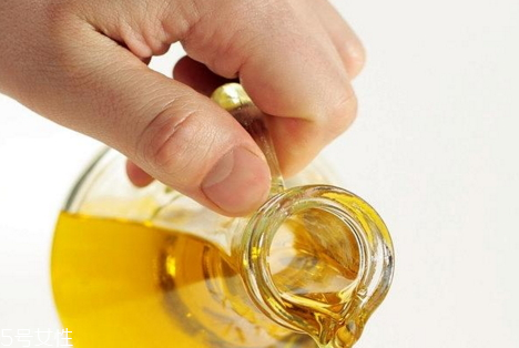 核桃油能炒菜嗎 溫度過高會(huì)破壞營養(yǎng)成分