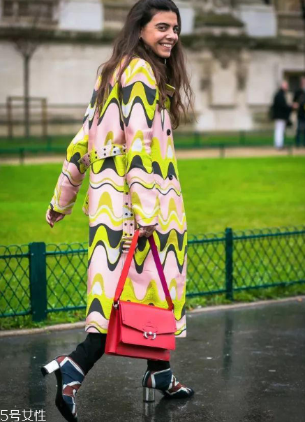 紅色包包什么款式好看？18年這三款包必火