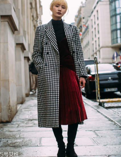 春天百褶裙怎么搭配？春天要這樣穿百褶裙才好看