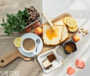 沃森麥盧卡蜂蜜怎么吃？watsonson麥盧卡蜂蜜這樣服用