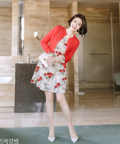 印花連衣裙配什么鞋子？印花連衣裙搭配鞋子圖片