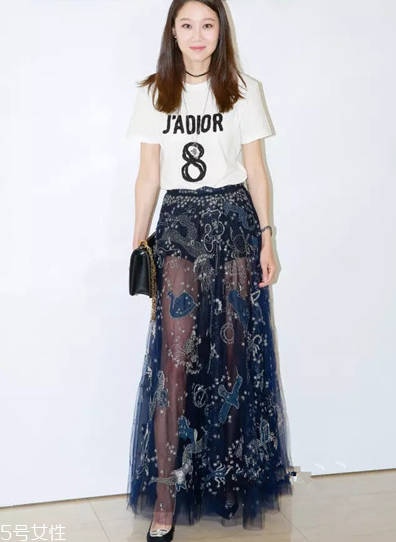 短袖t恤怎么搭配裙子？短袖t恤搭配裙子方案推薦