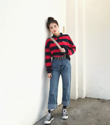 紅色t恤衫配什么褲子？紅色t恤這樣搭配褲子