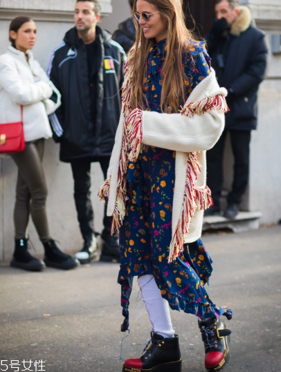 印花連衣裙配什么外套？印花連衣裙搭配外套技巧