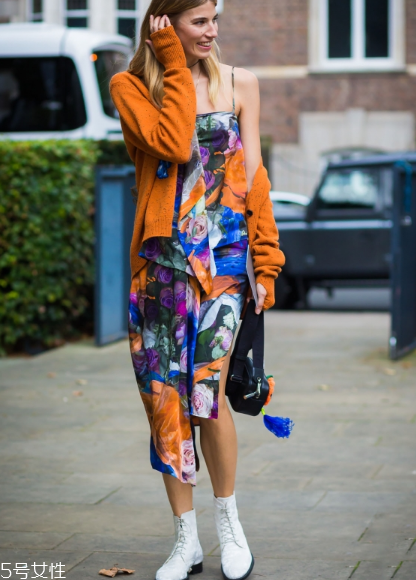 印花連衣裙配什么外套？印花連衣裙搭配外套技巧