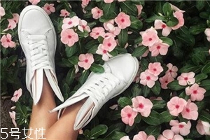 小白鞋適合跑步嗎？這幾類小白鞋不適合跑步