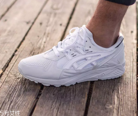 小白鞋可以用牙膏洗嗎？小白鞋用牙膏洗好處多