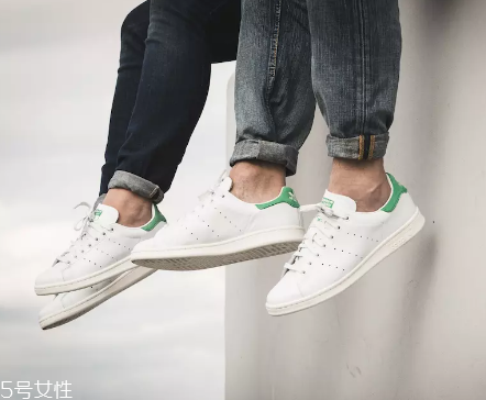 小白鞋可以用84洗嗎？慎用84洗小白鞋