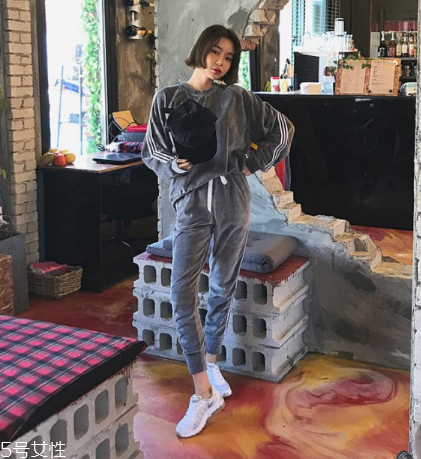 小白鞋脫皮了怎么修復(fù)？小白鞋脫皮修復(fù)技巧